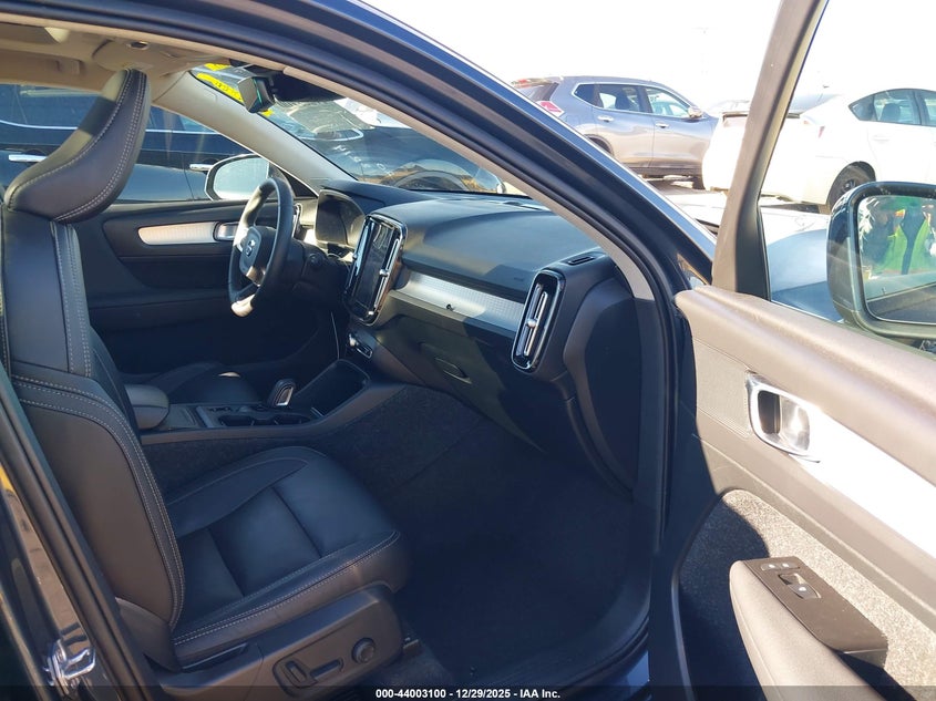 2021 Volvo Xc40 T5 Momentum