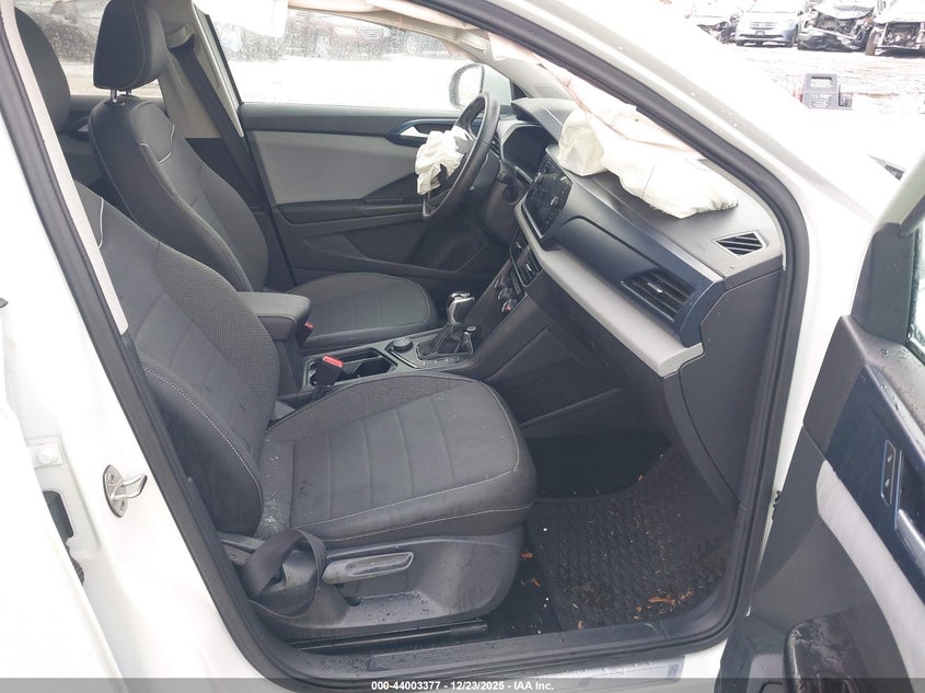 VIN 3VVVX7B29PM355895 2023 VOLKSWAGEN TAOS 1.5T SE