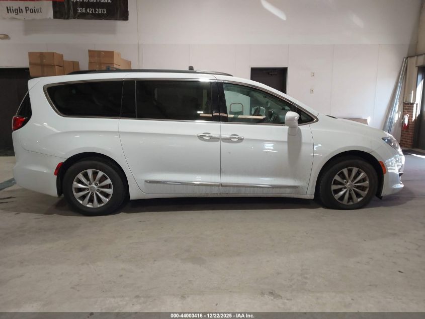 2017 Chrysler Pacifica Touring-L VIN: 2C4RC1BG7HR733744 Lot: 44003416