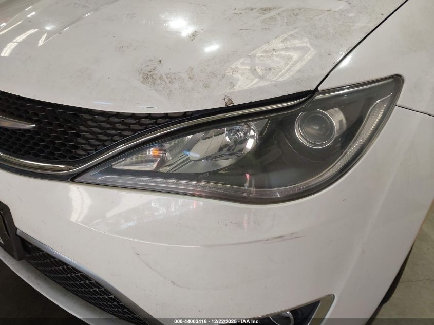 2017 Chrysler Pacifica Touring-L VIN: 2C4RC1BG7HR733744 Lot: 44003416