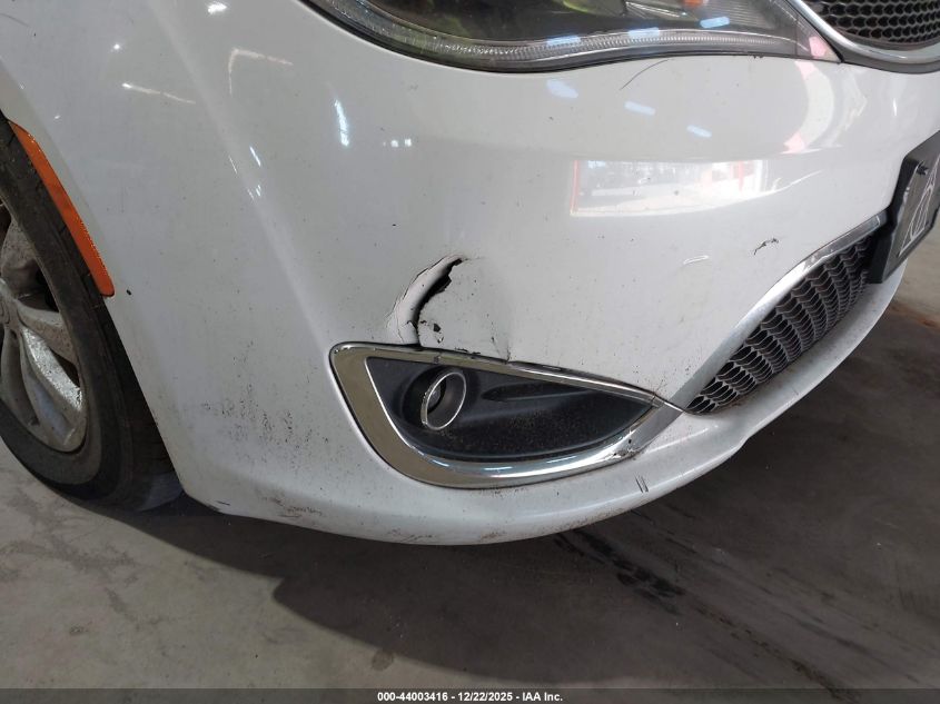 2017 Chrysler Pacifica Touring-L VIN: 2C4RC1BG7HR733744 Lot: 44003416