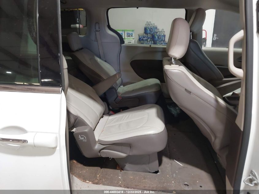 2017 Chrysler Pacifica Touring-L VIN: 2C4RC1BG7HR733744 Lot: 44003416
