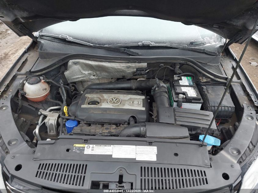 2017 Volkswagen Tiguan 2.0T/2.0T S VIN: WVGBV7AX3HK046125 Lot: 44004059