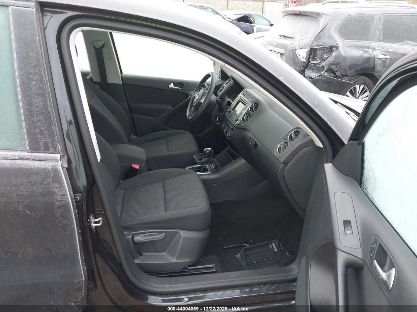 2017 Volkswagen Tiguan 2.0T/2.0T S VIN: WVGBV7AX3HK046125 Lot: 44004059