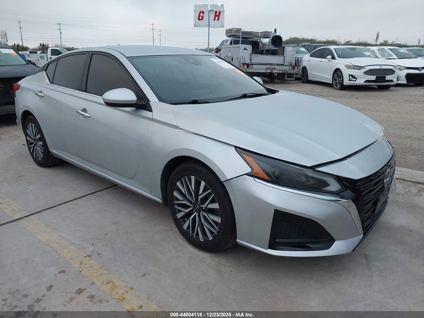 NISSAN ALTIMA SV FWD