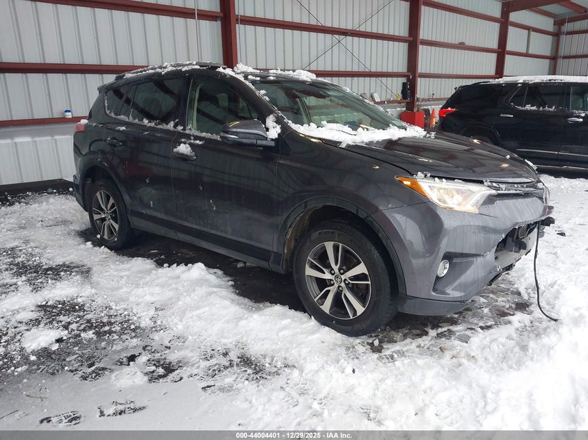 JTMRFREV7JJ176845 2018 Toyota Rav4 Xle auction photo 1