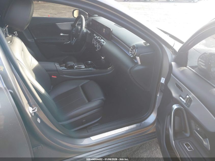 2020 Mercedes-Benz A 220