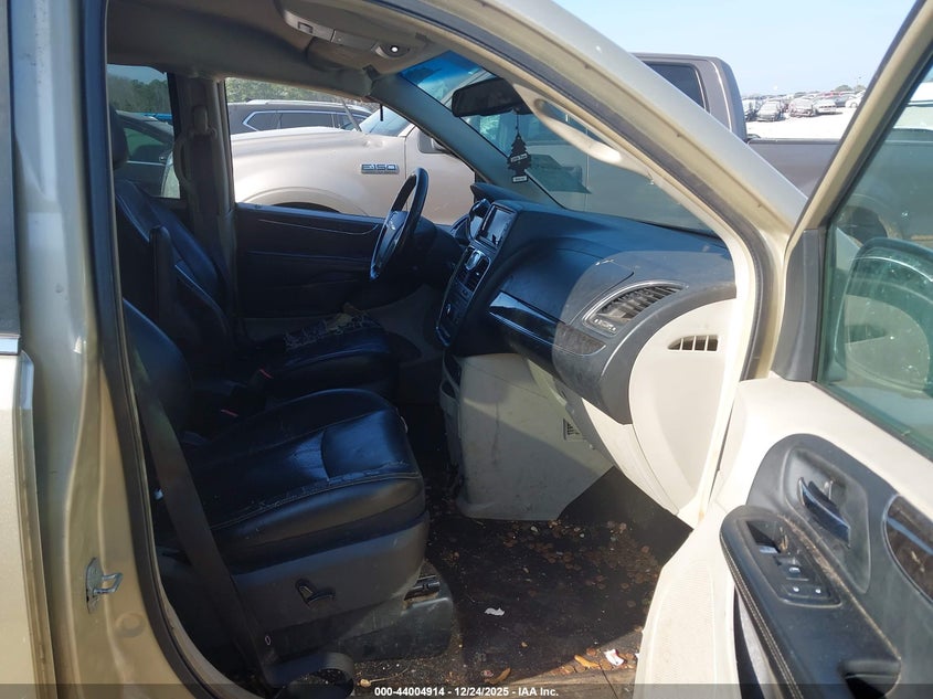 2011 Chrysler Town & Country Touring-L