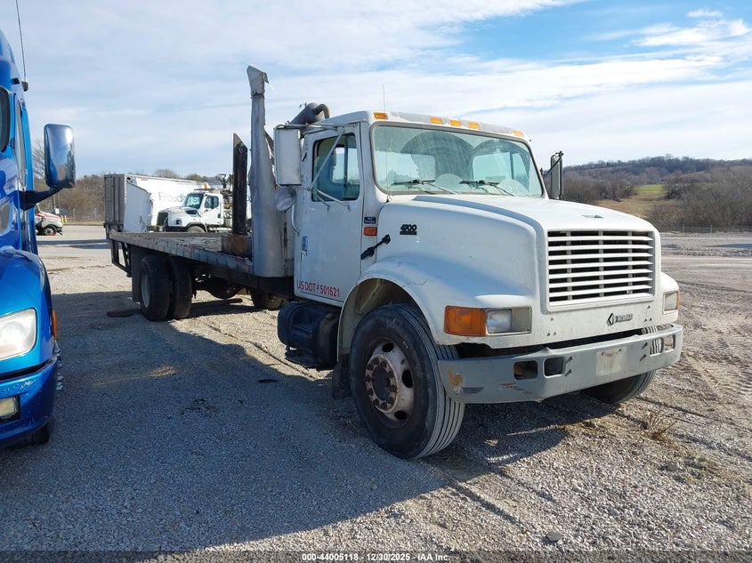 2001 INTERNATIONAL 4000 4700
