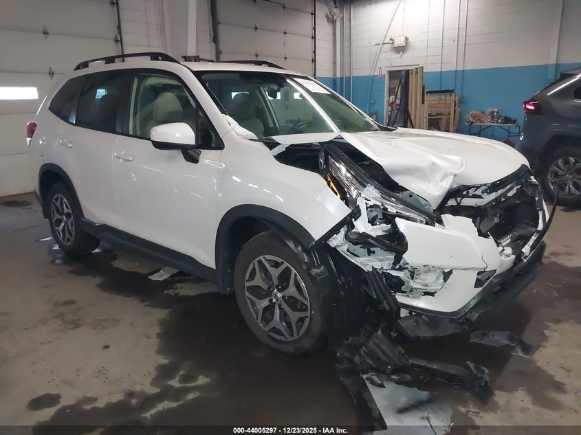JF2SKADC3PH548729 2023 Subaru Forester Premium auction photo 1