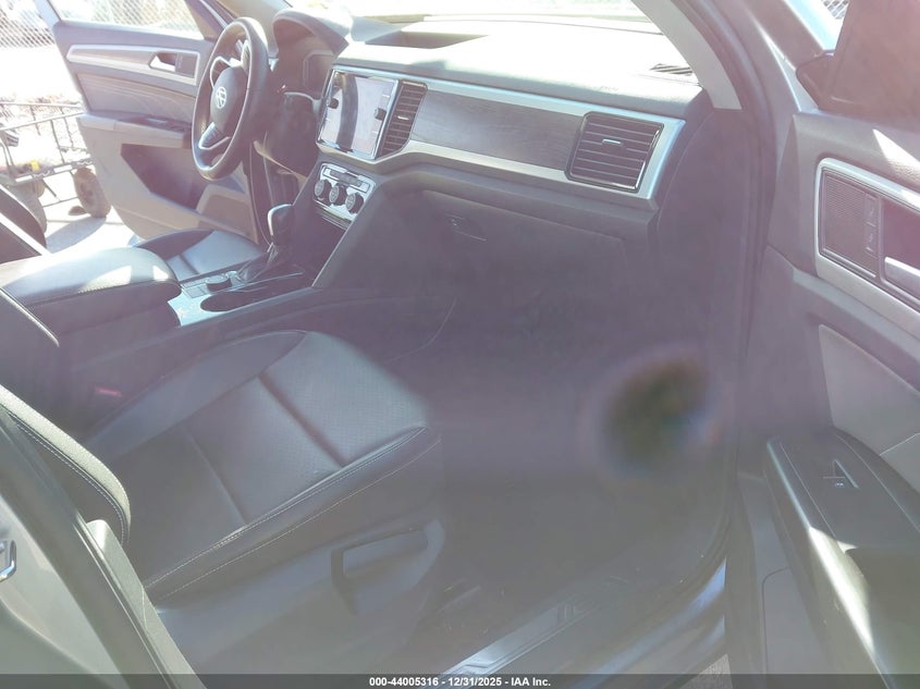 2022 Volkswagen Atlas 2.0T Se W/Technology