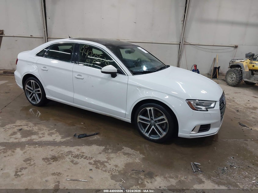 WAUBEGFF6KA113766 2019 Audi A3 45 Premium auction photo 1