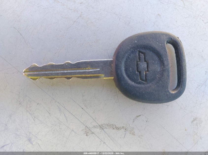 2000 Chevrolet Silverado 1500 VIN: 1GCEC14W9YZ132571 Lot: 44005917