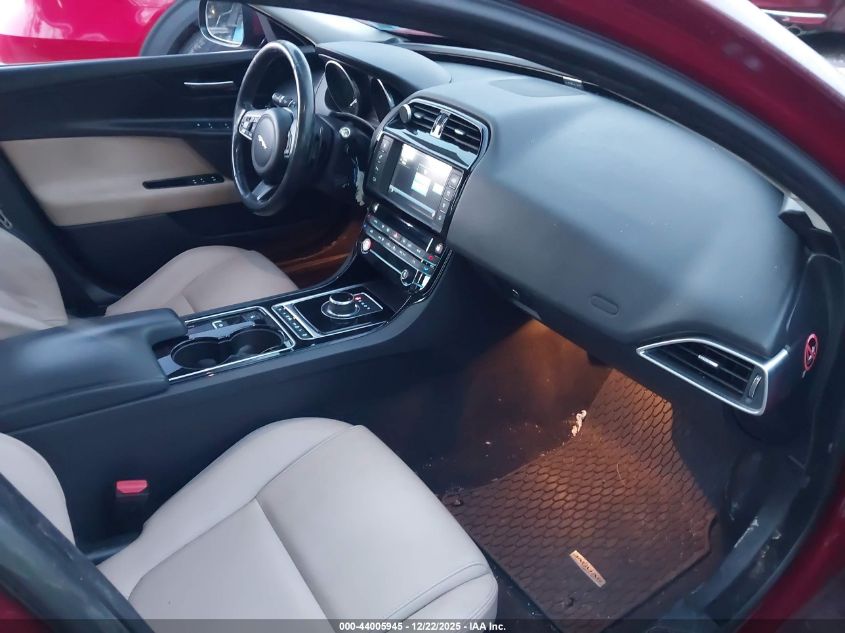 2017 Jaguar Xe 35T Premium VIN: SAJAJ4BV2HA968769 Lot: 44005945