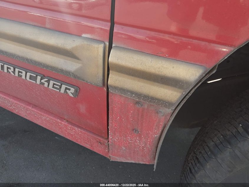 2002 Chevrolet Tracker Hard Top Base VIN: 2CNBJ13C526903624 Lot: 44006420