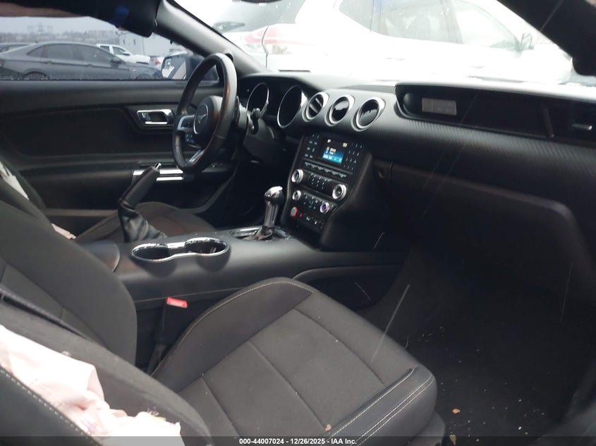 VIN 1FA6P8AM4H5300781 2017 FORD MUSTANG V6