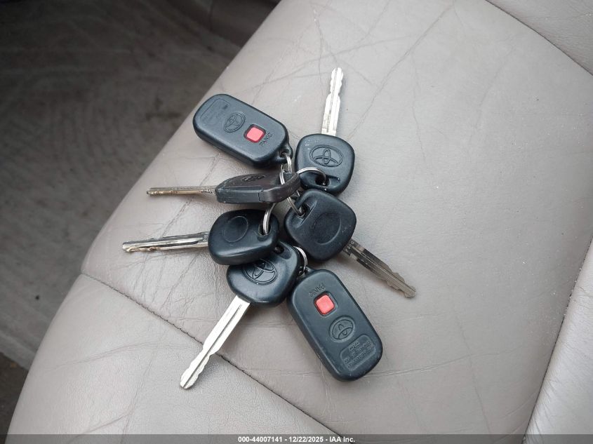 2000 Toyota Sienna Xle VIN: 4T3ZF13C2YU315035 Lot: 44007141