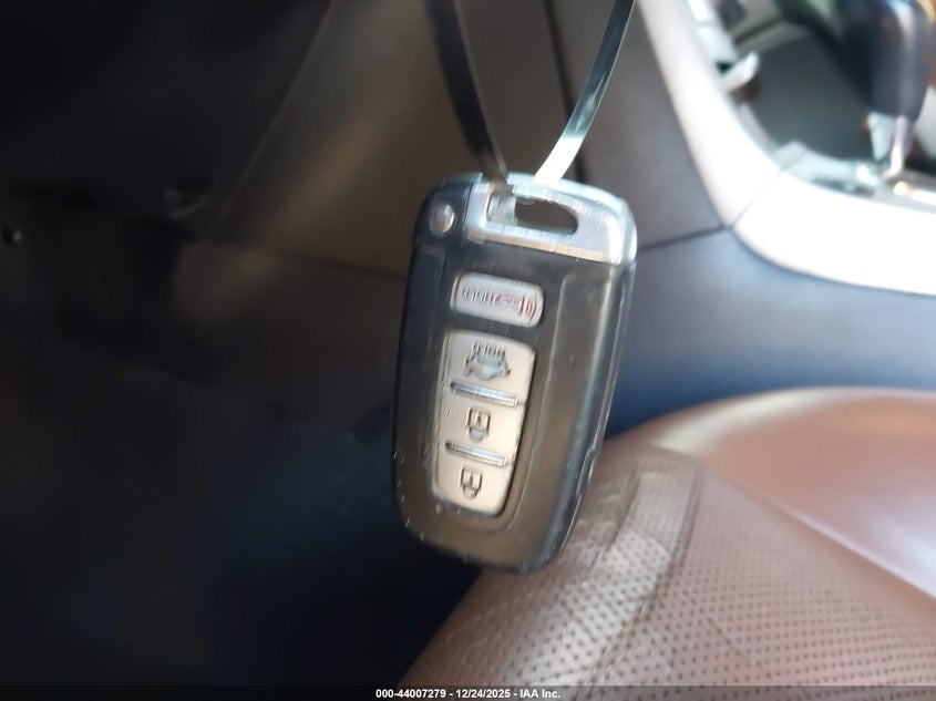 2010 Hyundai Genesis 3.8 Grand Touring #11