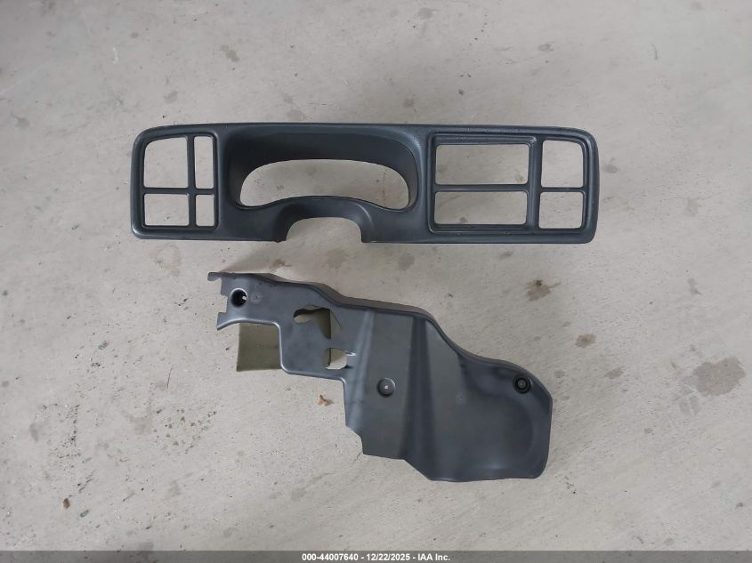 2000 Chevrolet Silverado 1500 Lt VIN: 2GCEC19T2Y1322204 Lot: 44007640