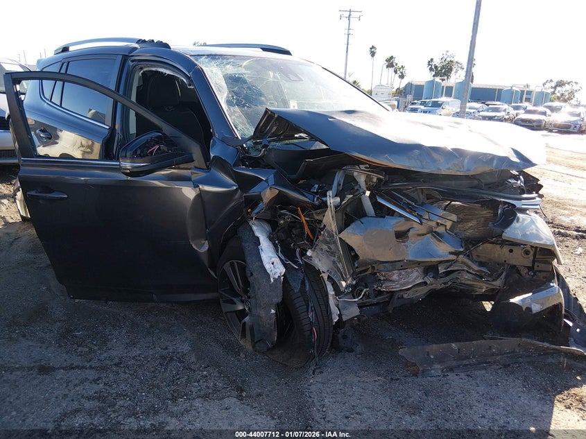 JTMWFREV8HJ711159 2017 Toyota Rav4 Xle auction photo 1