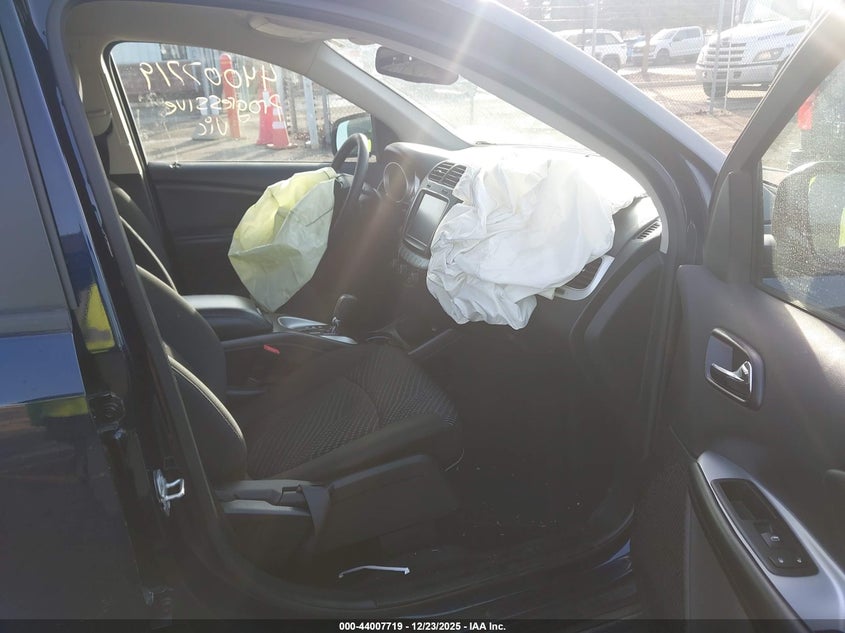 VIN 3C4PDCBB2KT694201 2019 DODGE JOURNEY SE
