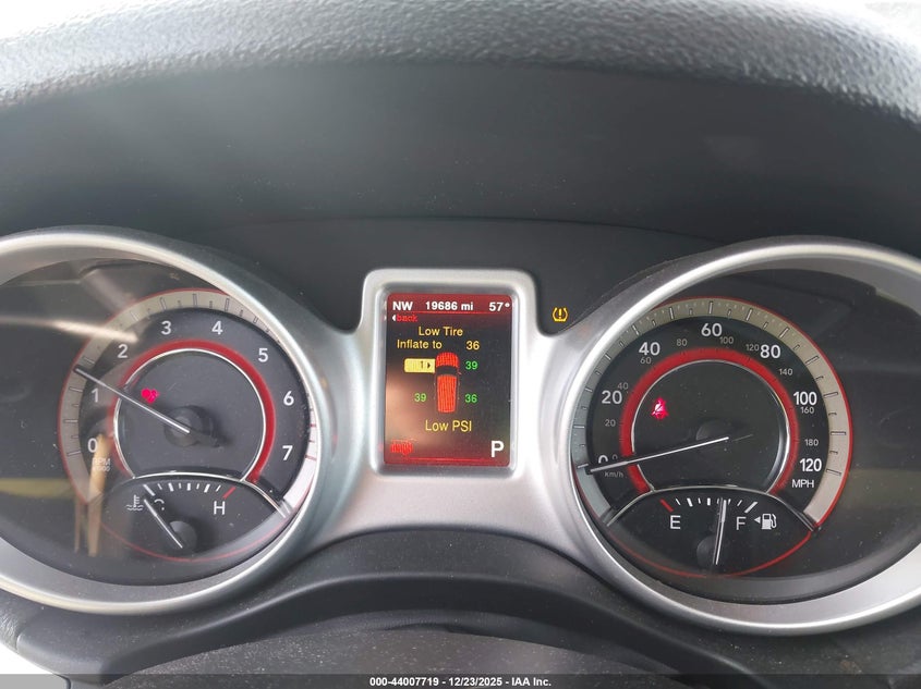 VIN 3C4PDCBB2KT694201 2019 DODGE JOURNEY SE