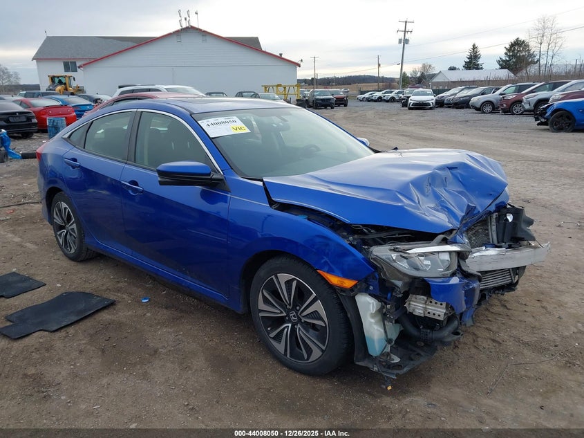 JHMFC1F33JX008142 2018 Honda Civic Ex-T auction photo 1