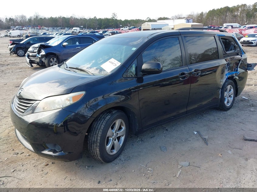 2013 Toyota Sienna Le V6 8 Passenger