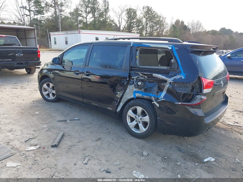 2013 Toyota Sienna Le V6 8 Passenger