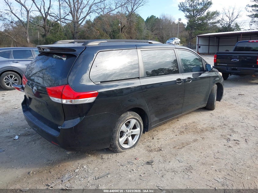 2013 Toyota Sienna Le V6 8 Passenger