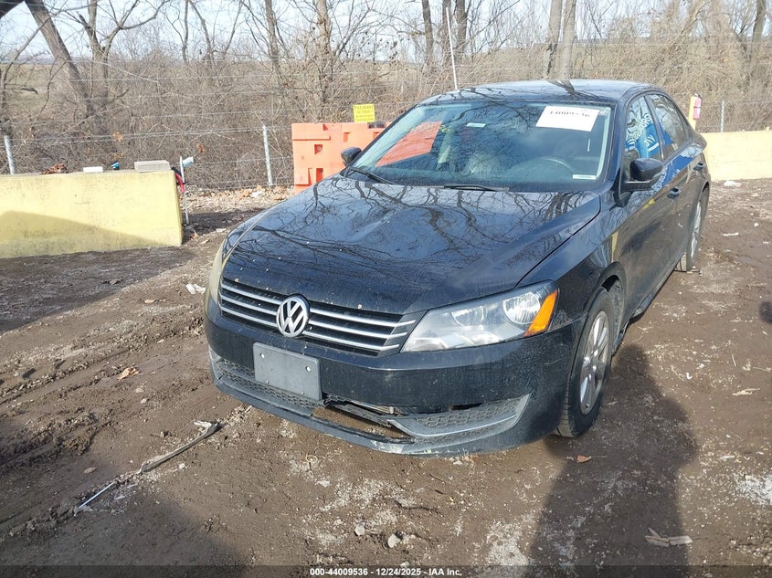 2013 Volkswagen Passat 2.5L Wolfsburg Edition