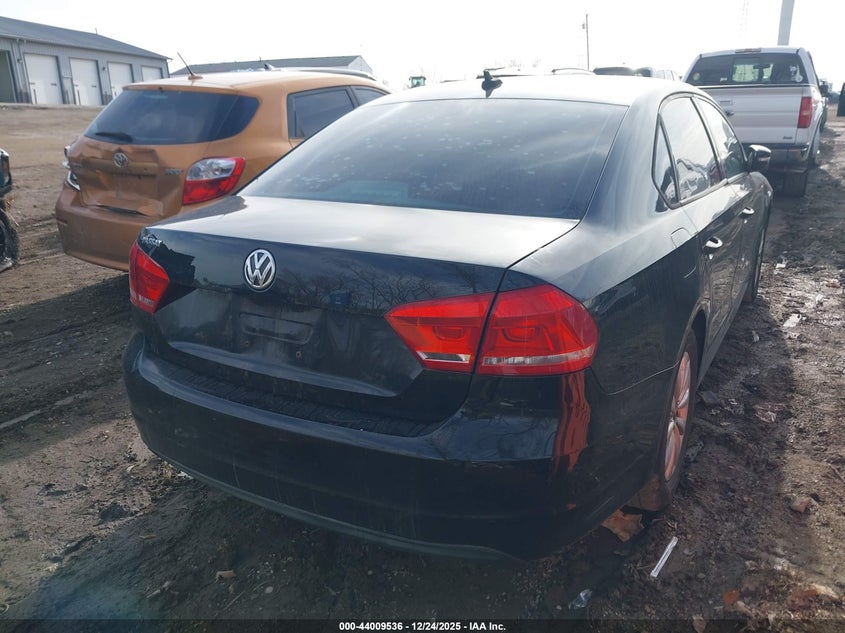 2013 Volkswagen Passat 2.5L Wolfsburg Edition