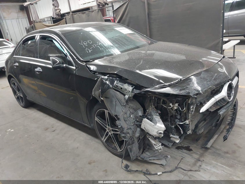 2022 Mercedes-Benz A 220