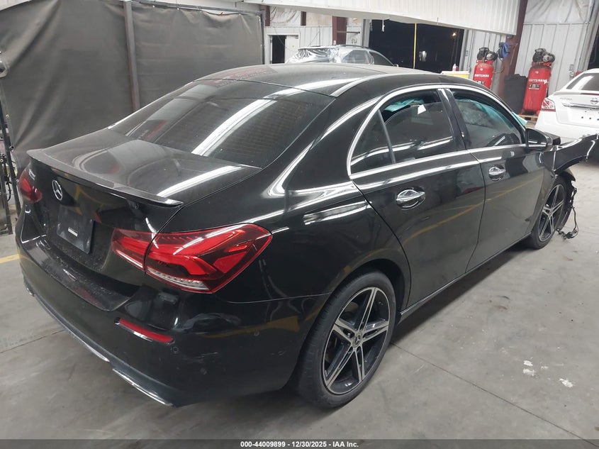 2022 Mercedes-Benz A 220