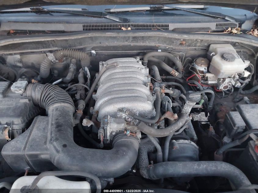 2004 Toyota 4Runner Limited V8 VIN: JTEBT17R540034334 Lot: 44009901