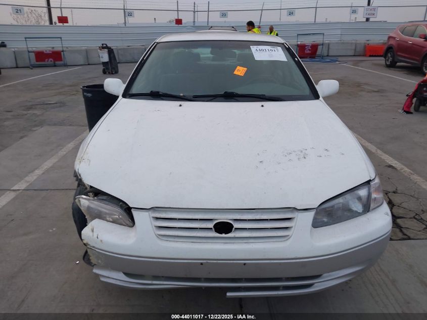 1997 Toyota Camry Le VIN: JT2BG22K7V0011043 Lot: 44011017