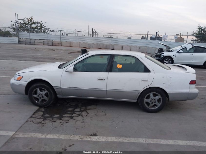 1997 Toyota Camry Le VIN: JT2BG22K7V0011043 Lot: 44011017