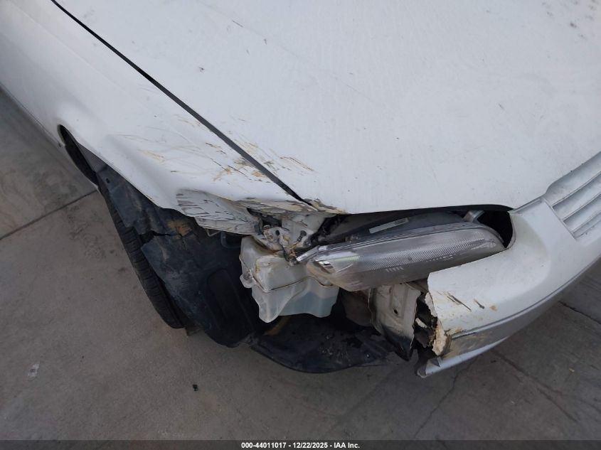 1997 Toyota Camry Le VIN: JT2BG22K7V0011043 Lot: 44011017