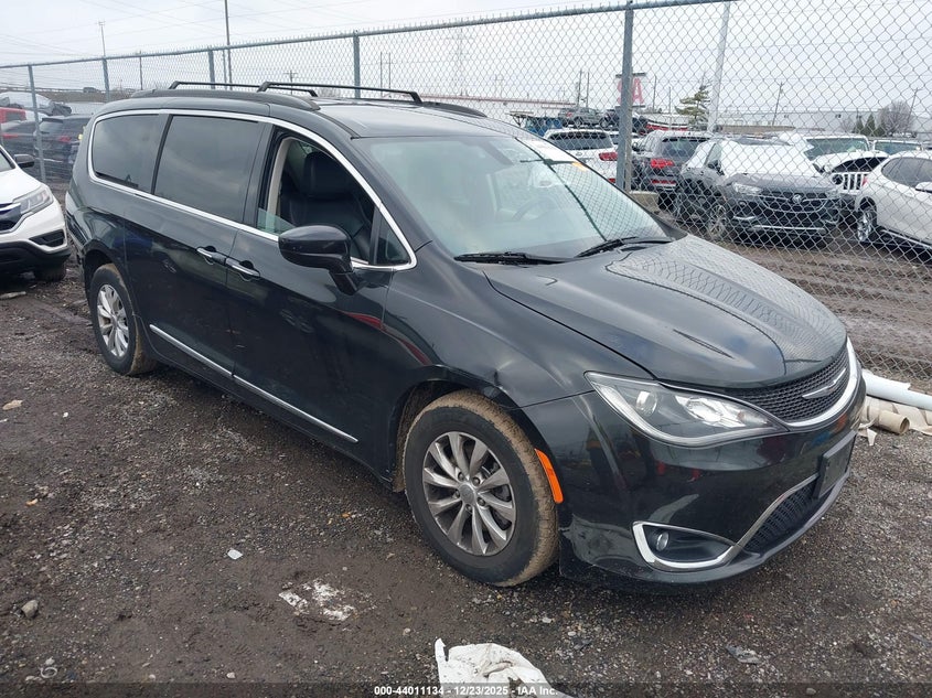 2C4RC1BG7HR675750 2017 Chrysler Pacifica Touring-L auction photo 1