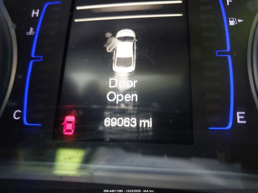 2015 Chrysler 200 Limited VIN: 1C3CCCAB7FN536823 Lot: 44011260