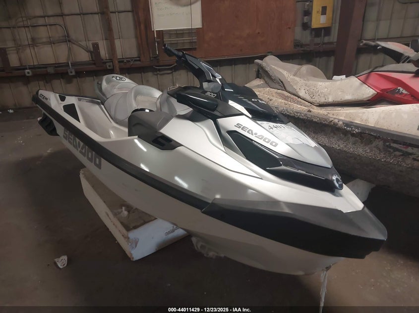 SEADOO SEADOO GTX 2024. Lot# 44011429. VIN YDV80191E424. Photo 1