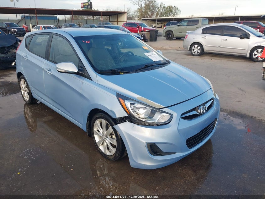 KMHCU5AE2DU091551 2013 Hyundai Accent Se auction photo 1