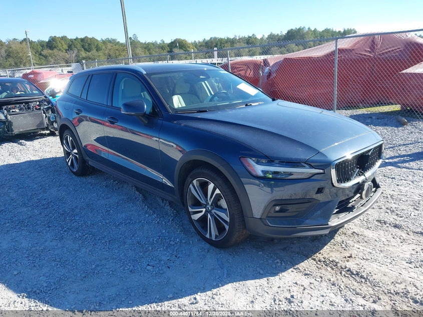 YV4L12WK9S2146884 2025 Volvo V60 Cross Country Plus, B5 Awd Gas (Mild Hybrid) auction photo 1