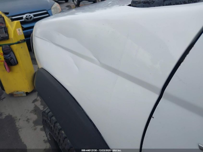 2000 Nissan Frontier Se-V6/Xe-V6 VIN: 1N6ED27Y6YC364870 Lot: 44012130