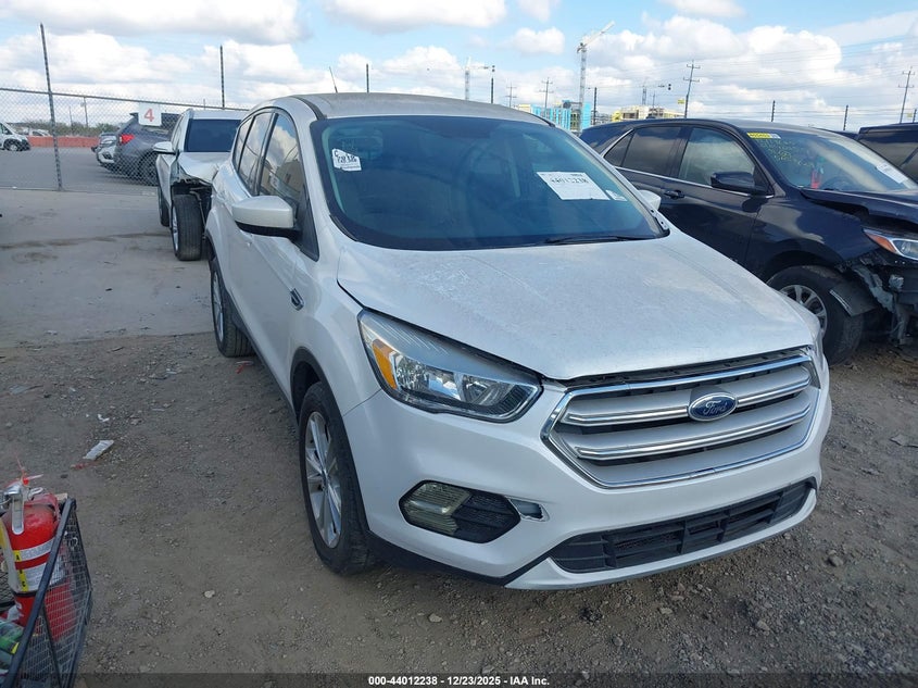 1FMCU0GD0KUB77696 2019 Ford Escape Se auction photo 1