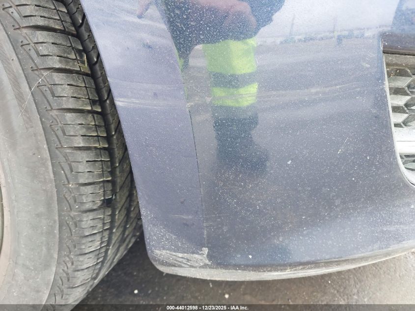 2013 Volkswagen Passat 2.0L Tdi Se VIN: 1VWBN7A33DC087082 Lot: 44012598