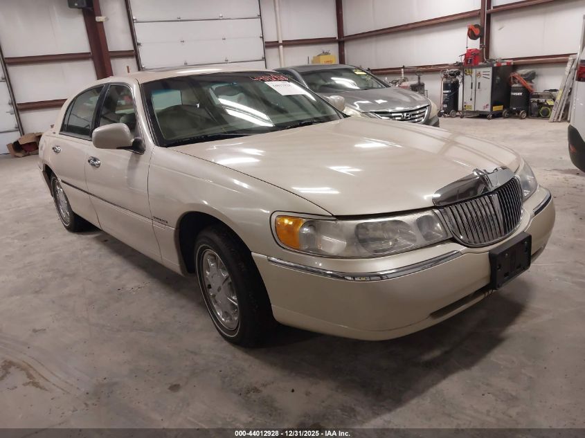 2001 Lincoln Town Car Signature