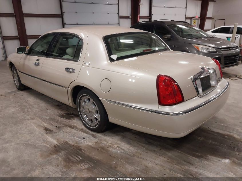 2001 Lincoln Town Car Signature