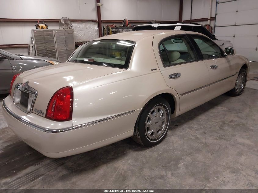 2001 Lincoln Town Car Signature