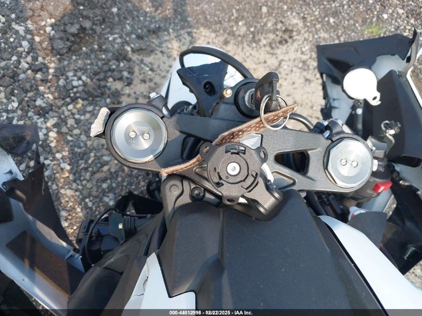 2025 Honda Cbr1000 Rr VIN: JH2SC7716SK800100 Lot: 44012998